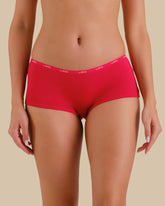 ESSENTIALS BOYSHORT COTTON - SKINNY LOGO COSMO RED / M