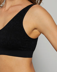 LACE NYLON NO WIRE BLACK TRIANGLE BRALETTE BLACK / 10/12