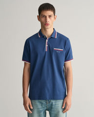 قميص بولو من نسيج البيكيه بلونين مع أطراف مغايرة