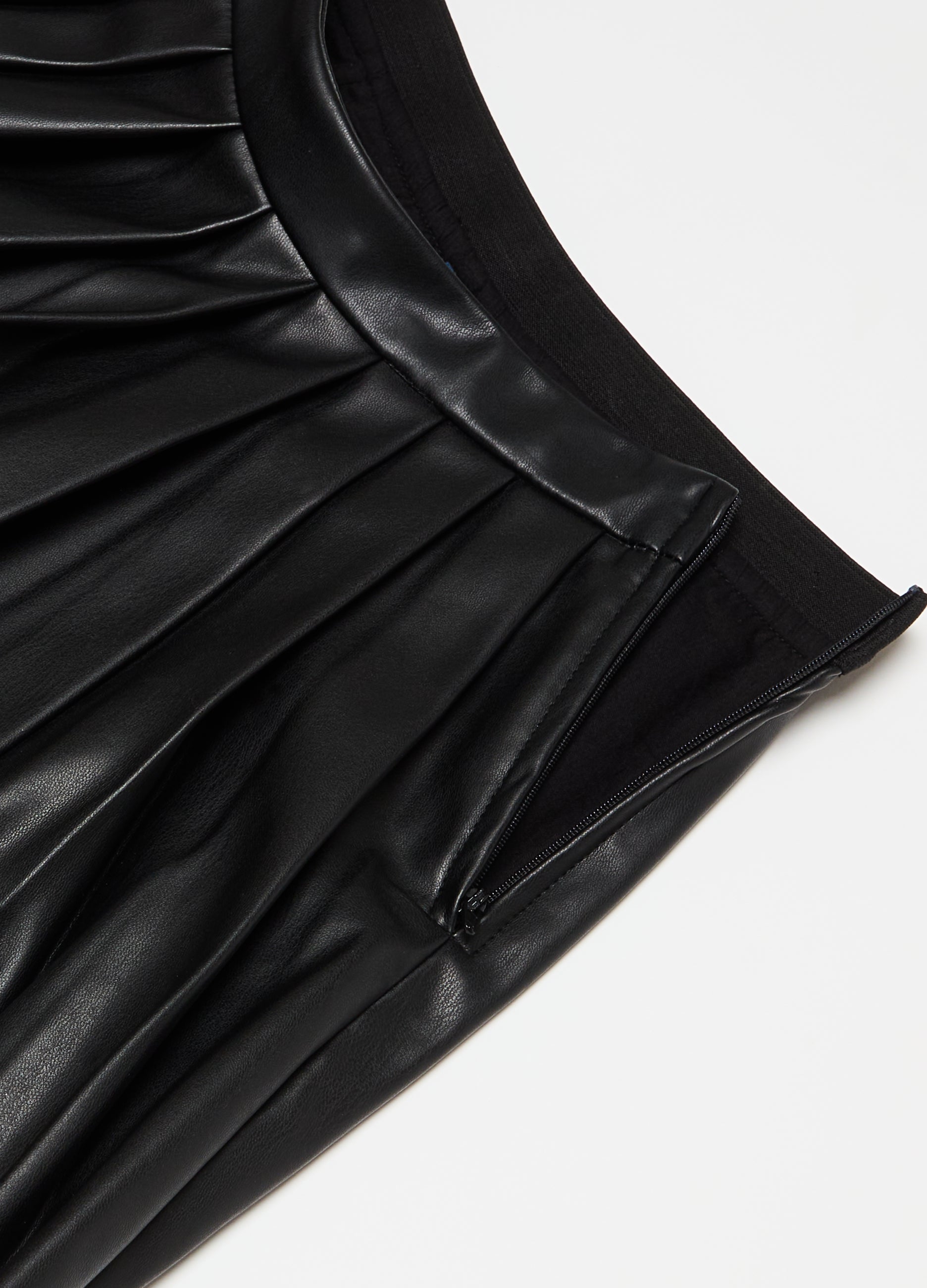 Glossy-Effect Pleated Skort
