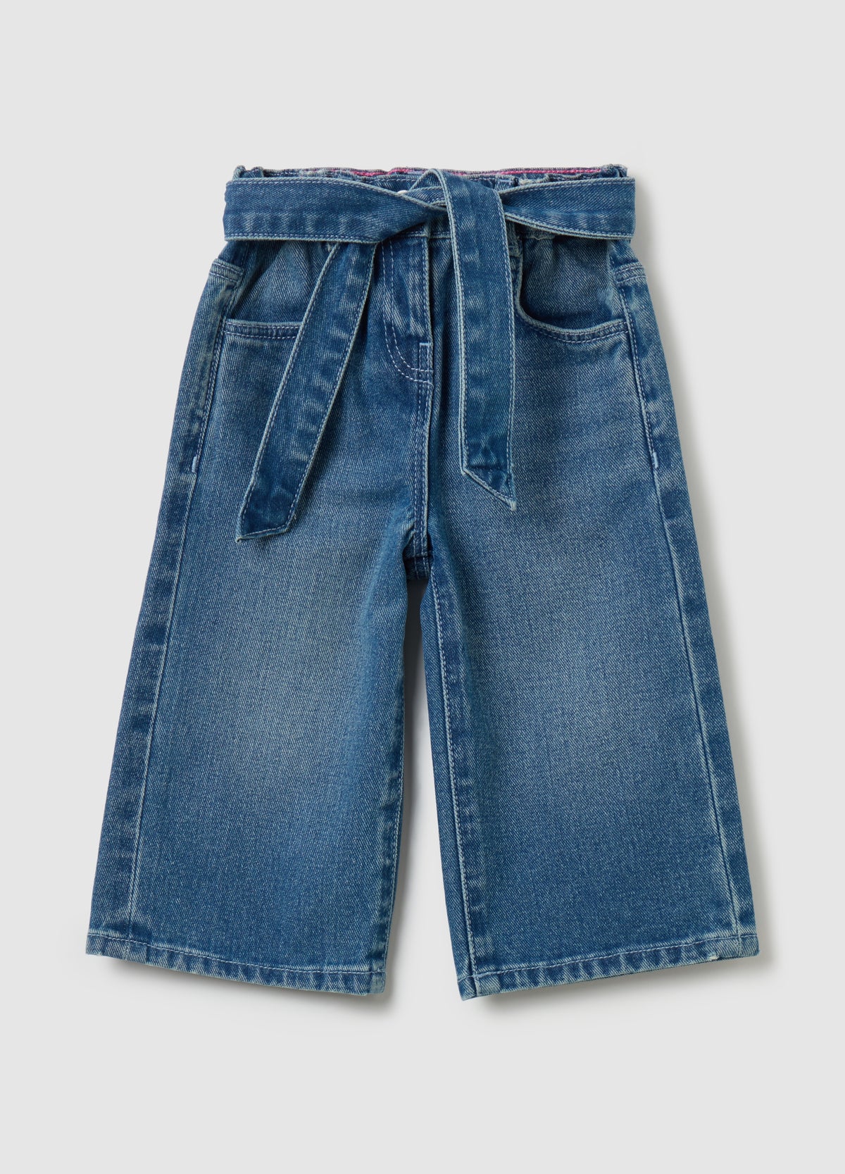 Wide-Leg Jeans With Belt