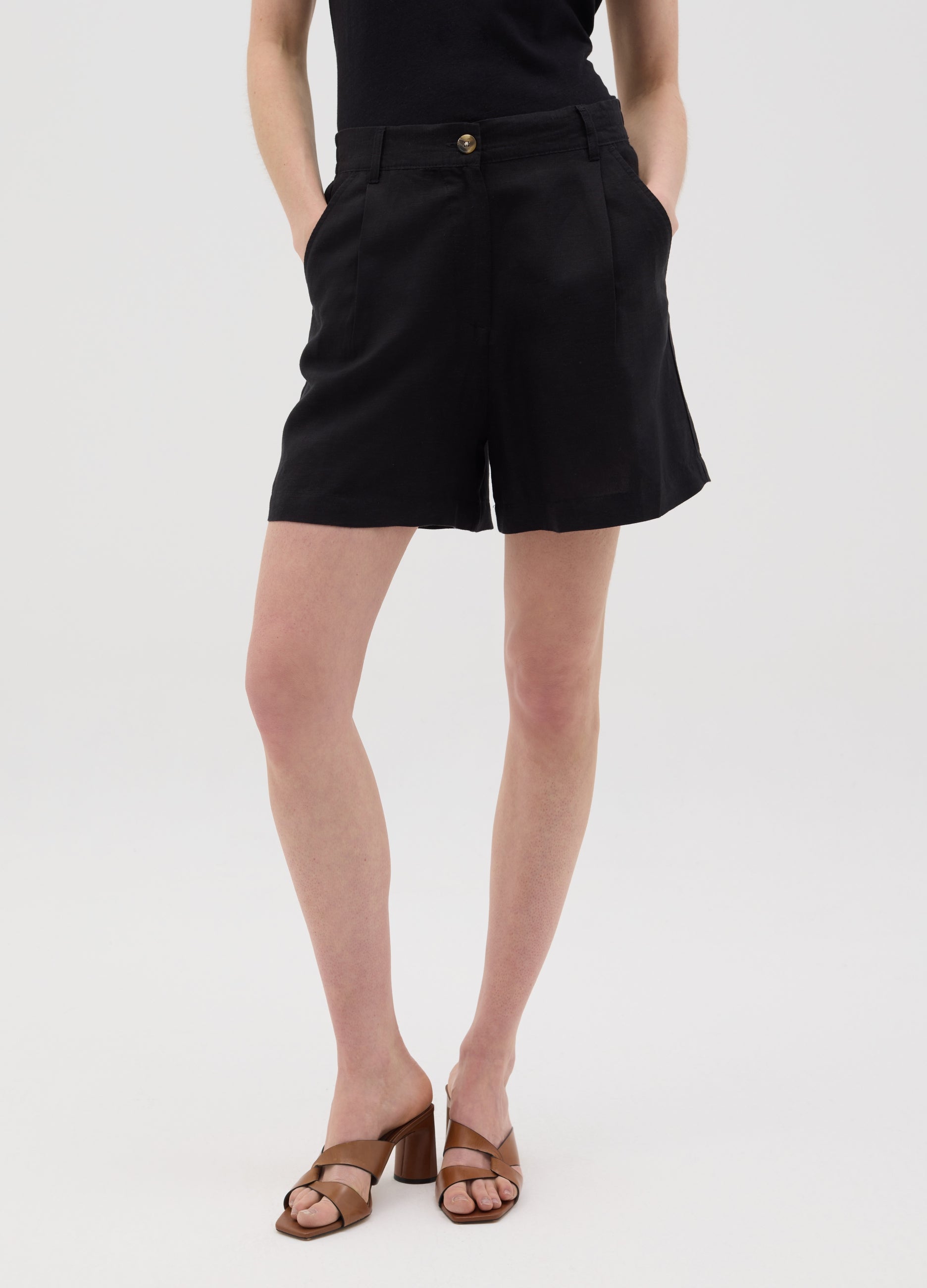 Women'S Black Regular-Fit Shorts In Linen And Viscose Blend