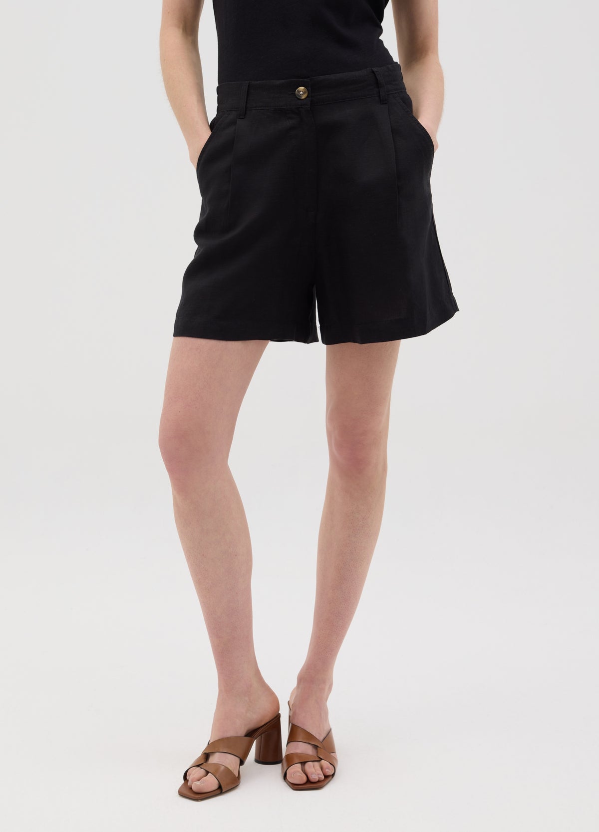 Women'S Black Regular-Fit Shorts In Linen And Viscose Blend
