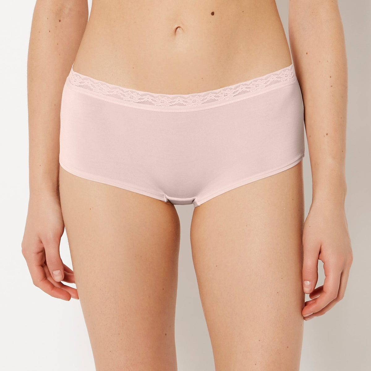 سراويل داخلية بنمط "بوي شورت" (Boyshort) فائقة النعومة من "لا سينزا" مصنوعة من المودال مع تقليم من الدانتيل