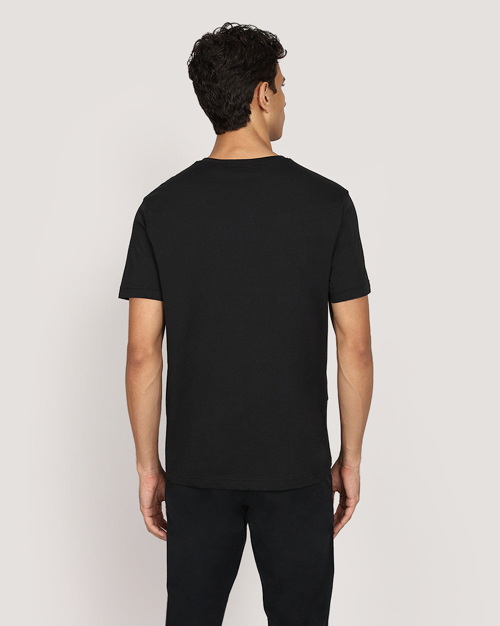 تيشيرت GANT بأكمام قصيرة وشعار Tonal