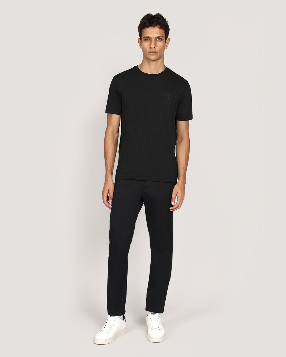 تيشيرت GANT بأكمام قصيرة وشعار Tonal