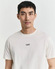 تيشيرت Gant بأكمام قصيرة وطبعة جرافيك